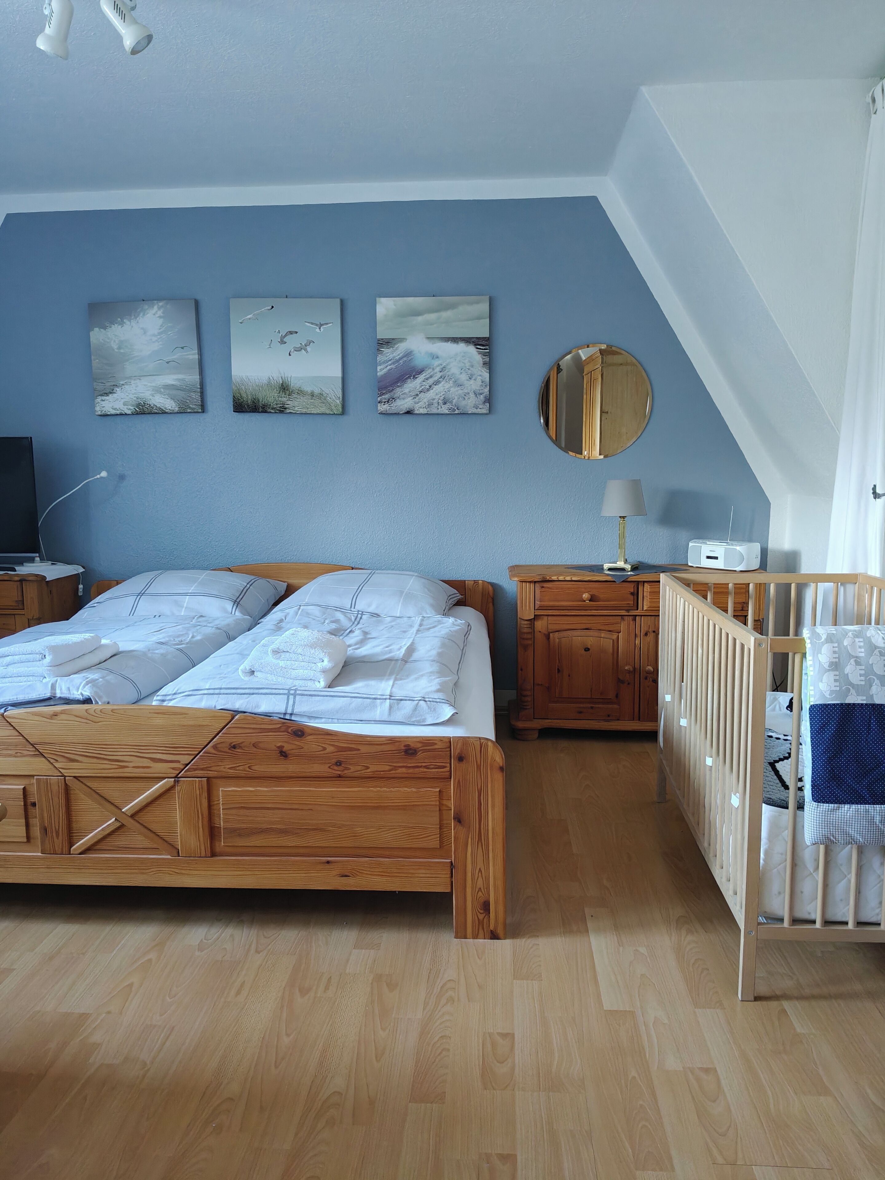 2 bedrooms, iron/ironing board, free WiFi, bed sheets