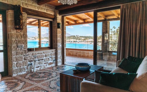 Apartment Minoa – Seafront Apartment next to Villa Minoa