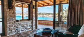 Apartment Minoa – Seafront Apartment next to Villa Minoa