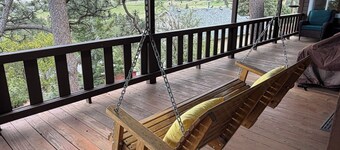 Built in 1908 this historic cabin is full of original charm with a penthouse view. Step inside and you are immediately greeted by a full unobstructed view of Elephant Rock. Sleeping up to 9 people.