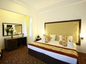 Deluxe Double Room, Balcony, City View - Queensbury City Hotel - Nuwaraeliya (Nuwaraeliya)