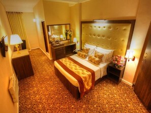 Deluxe Double Room, Balcony, City View - Queensbury City Hotel - Nuwaraeliya (Nuwaraeliya)