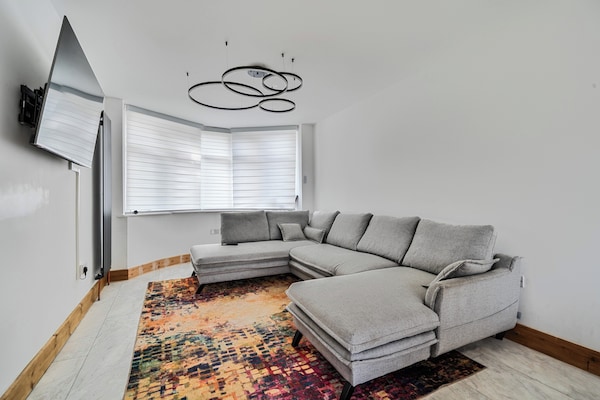 House - Sleeps 12 - Parking - Birmingham