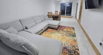 House - Sleeps 12 - Parking