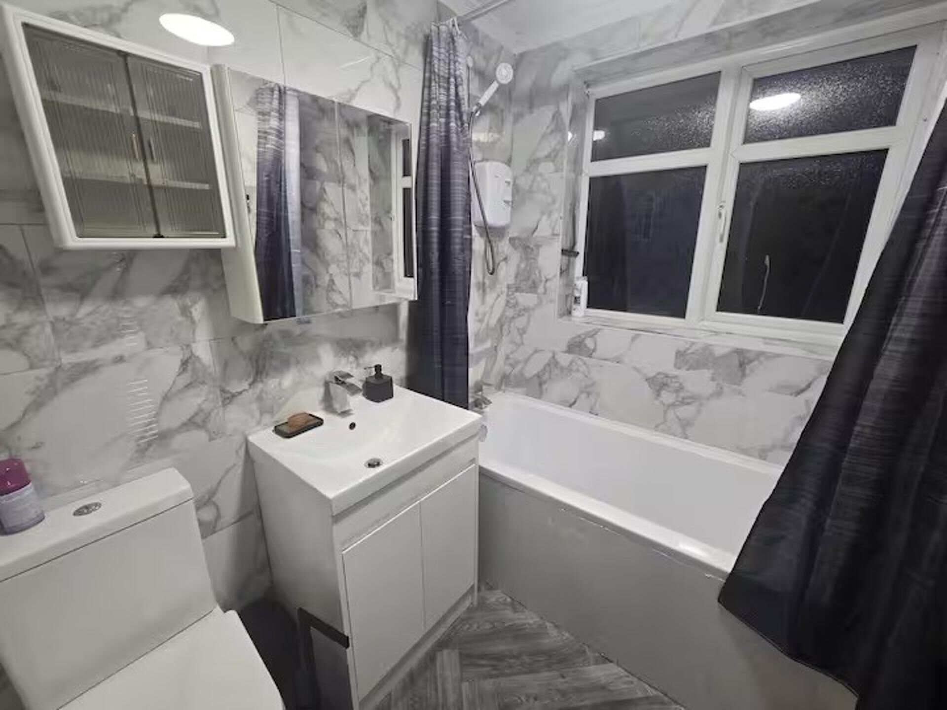 Douche, baignoire relaxante profonde