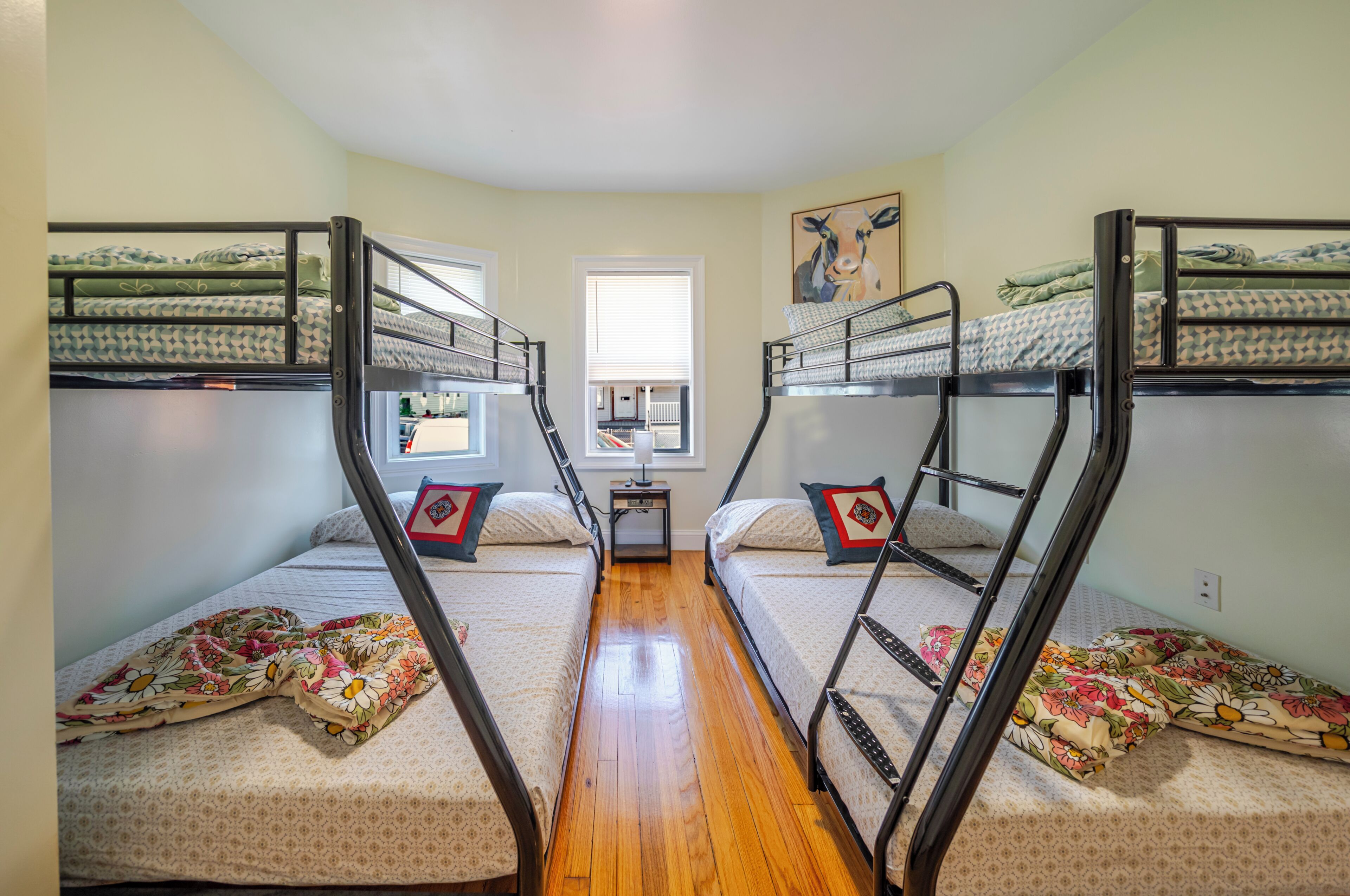 4 bedrooms, WiFi (free), bed sheets