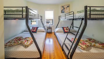 4 bedrooms, WiFi (free), bed sheets