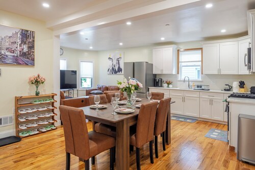 Bright & Stylish 4BR Apt • Boston Getaway w/ Free Parking & Pet-Friendly 27