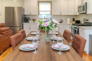 Dining - Bright & Stylish 4BR House • Boston Getaway w/ Free Parking & Pet-Friendly 27 (Boston)