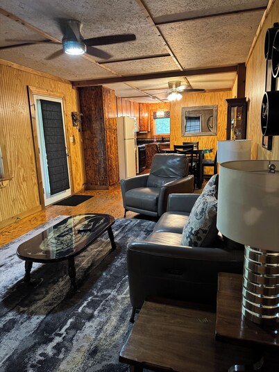 Enjoyable 1-bedroom house with AC in charming Buckville