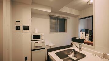 Full-sized fridge, microwave, stovetop, cookware/dishes/utensils