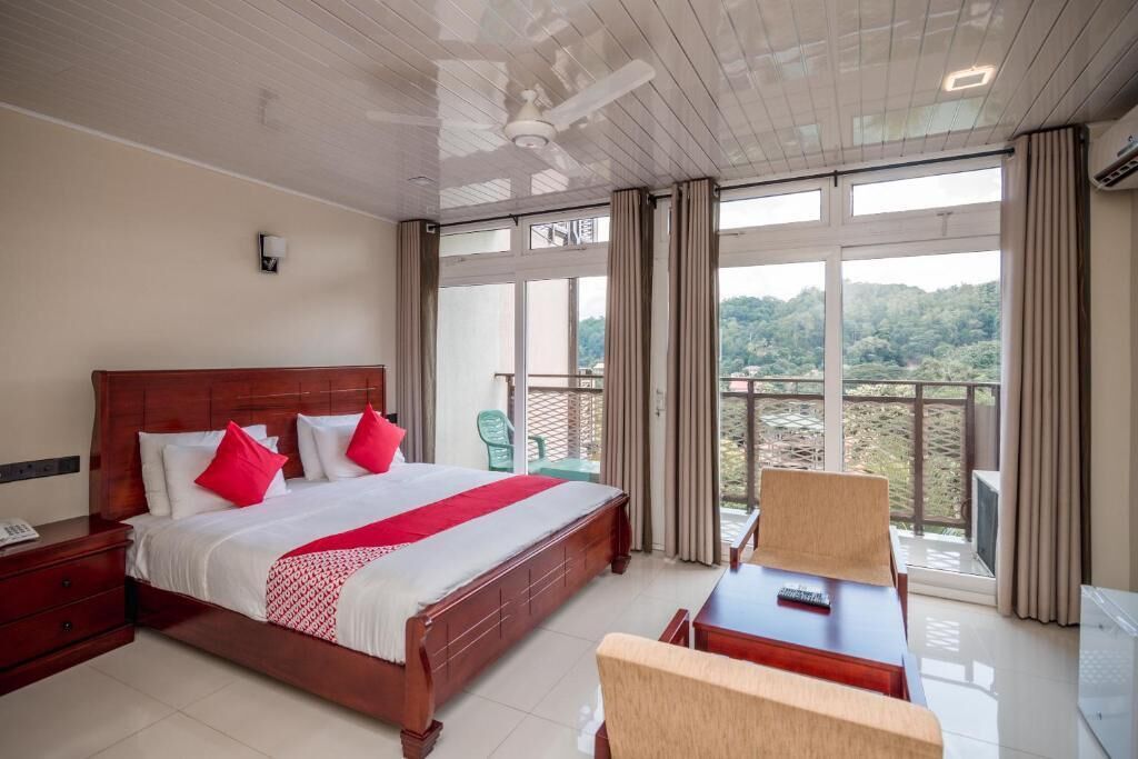 Quarto casal luxo, sacada, vista para a montanha | Espaço de trabalho para notebook, quartos à prova de som