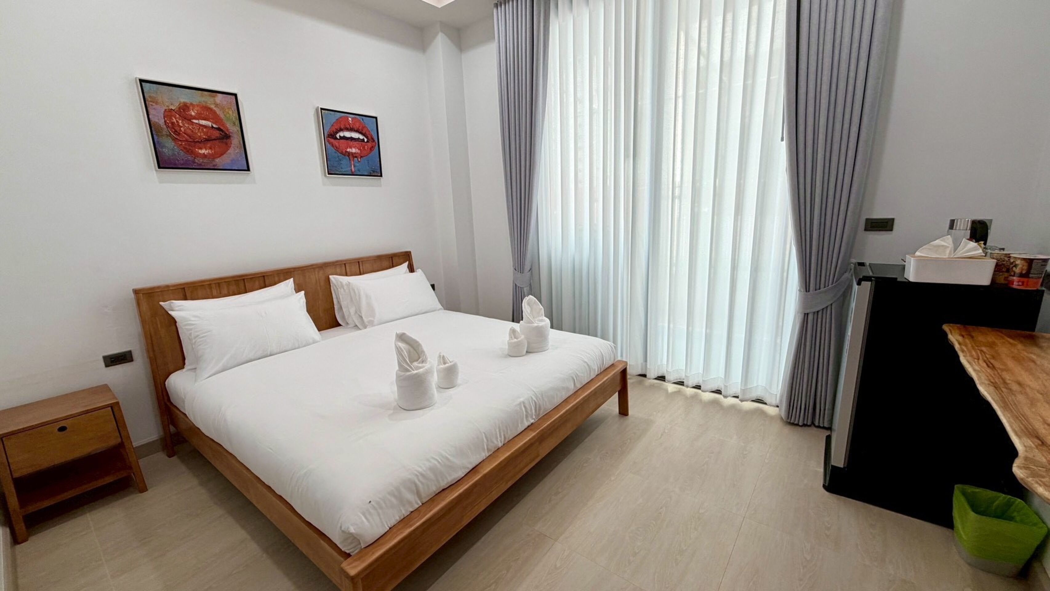Deluxe Double Room, Partial Ocean View | Blackout curtains, soundproofing, free WiFi