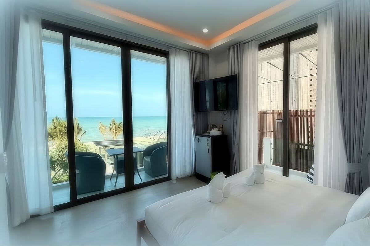 Panoramic Double Room, Beach View | Blackout drapes, soundproofing, WiFi (free)