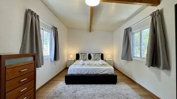 2 bedrooms, bed sheets