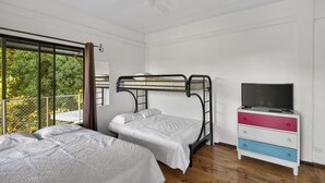 A bedroom with bunk beds, a television, and a dresser. - Paso de Lapas: Surrounded by Nature & Pool (Lagunillas)