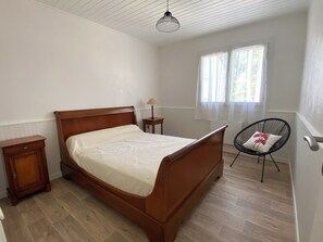 Room - Vrbo Property (Jard-sur-Mer)