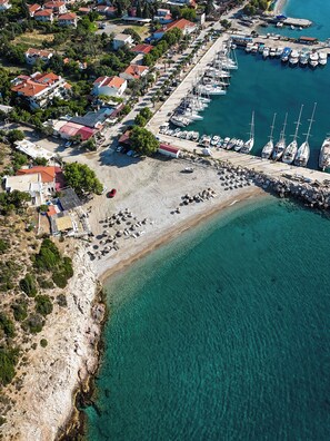 Beach nearby, white sand, sun loungers, beach umbrellas - Mandalin Suites (Datça Muğla)
