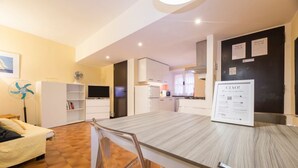 Interior - Beach 1m| 4 People| Sea Apartment by Tilo (Sestri Levante)