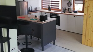 A compact kitchen with a microwave, a sink, and a coffee maker. - Quiet apartment with very large roof terrace (Wittenburg)