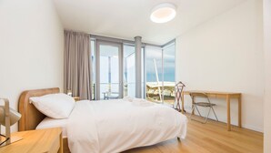 2 habitaciones y tabla de planchar con plancha 