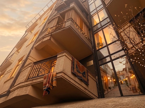 Riverside Central Apartments