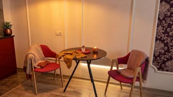 Comfort Apartment, River View | Dining