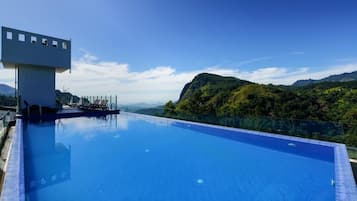 Luksus-dobbeltværelse - balkon - bjergudsigt | Pool | Udendørs pool