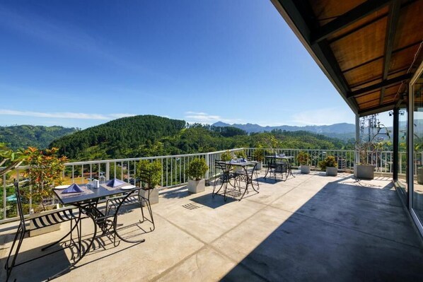 Outdoor dining - Morning Dew Boutique Hotel Ella (Ella)