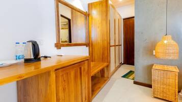 Deluxe Double Room, Balcony, Mountain View | Interior