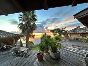 Outdoor dining - Vrbo Property (Lège-Cap-Ferret)
