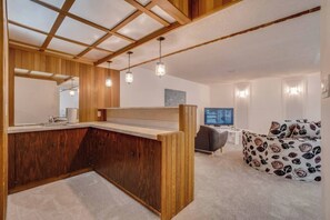 A modern bathroom with a wooden vanity, a large mirror, and pendant lights. - Dolly - Large Home, Fast Wi-Fi, BBQ & Dbl Garage (Edmonton)