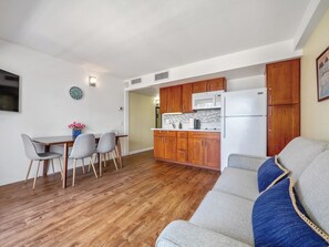 Smart TV - Waikiki Monthly 1BR w/ Parking, Pool & Lanai (Honolulu)