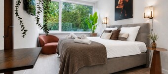 Looking for a practical and affordable place near Tilburg University? This private room is perfect for students, solo travelers, or short stays, offering a comfortable and relaxing space to come home to.