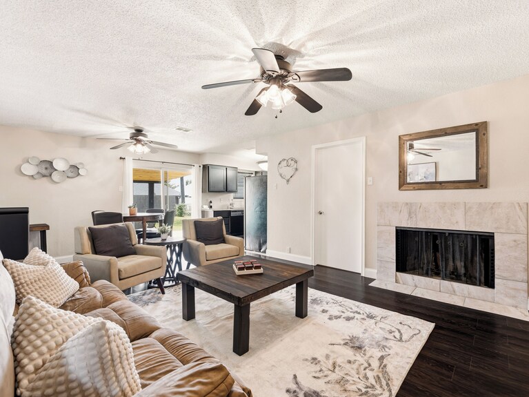 The Cozy Nest / Large Backyard + 2 Queen Beds - Frisco, TX