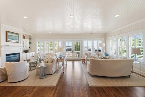 Harbor Cottage: 4  BR, 3.5  BA Cottage in Harbor Springs , Sleeps 12