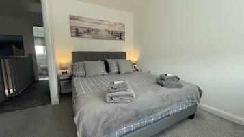 2 bedrooms, iron/ironing board, free WiFi, bed sheets