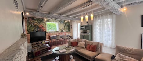 House | 5 bedrooms, Internet