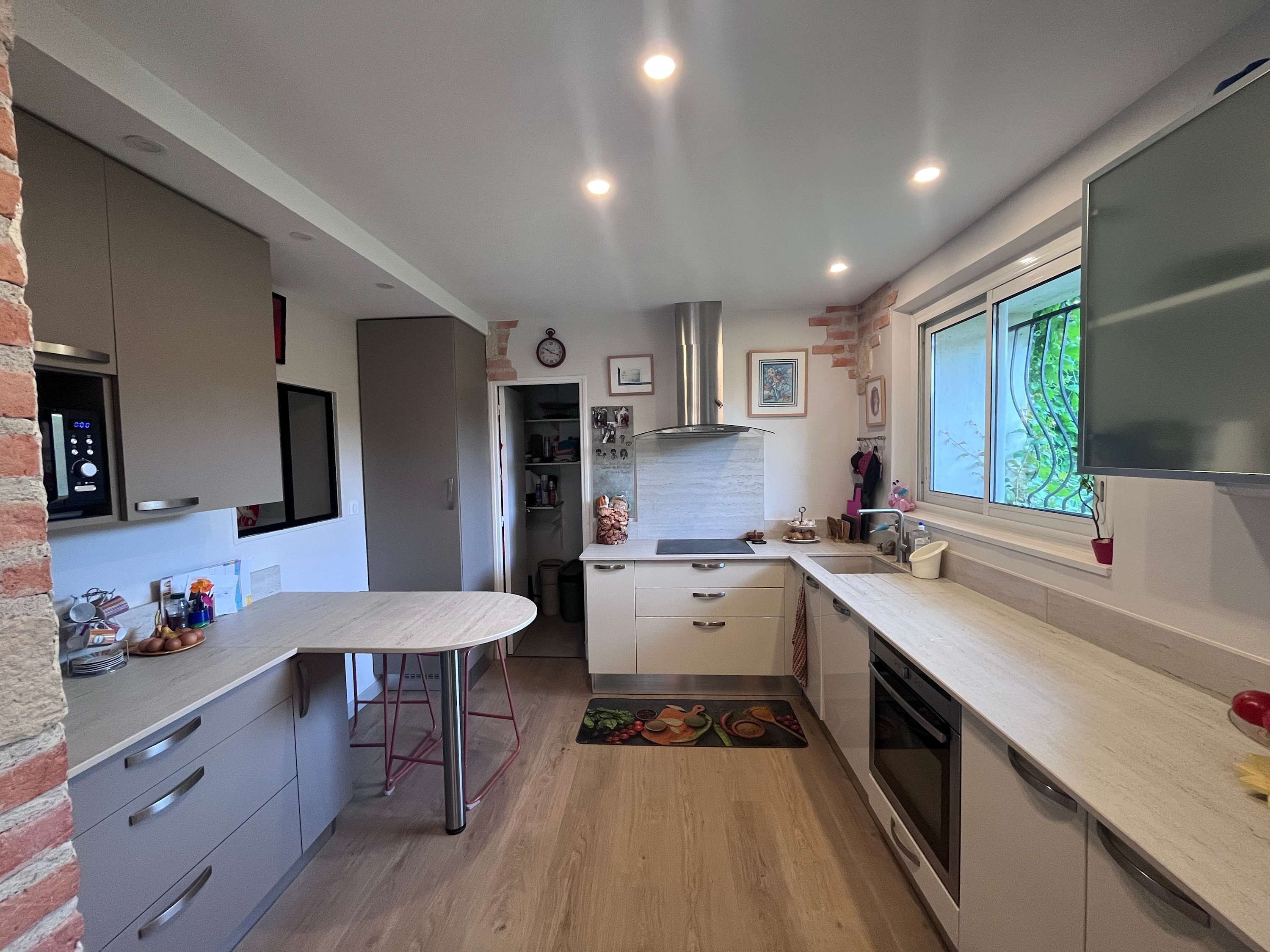 House | 5 bedrooms, Internet