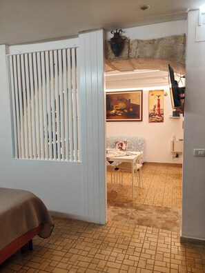 Iron/ironing board, travel crib, free WiFi, bed sheets - Vrbo Property (Siracusa)