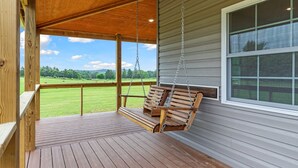 Terrace/patio - Dog Friendly, Beautiful Views, Hot tub! (Rileyville)