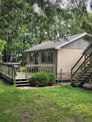 Exterior - 5 acres, Lake access, boat ramp, sand beach, 4 car garage, 20 min.to IN / MI bor (St. Joseph)