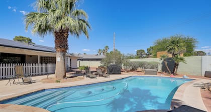 Private Pool & Putting Green: Las Vegas Paradise!