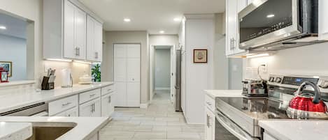 House (3 Bedrooms) | Interior