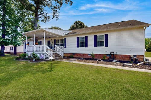 Renovated Retreat w/ Private Pool & Hot Tub