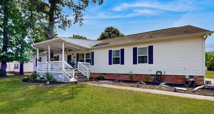 Renovated Retreat w/ Private Pool & Hot Tub