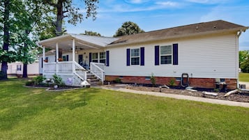 House (4 Bedrooms) | Front of property