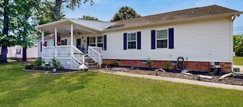 Renovated Retreat w/ Private Pool & Hot Tub