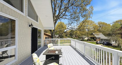 2 Mi to Charlestown Beach! South County Home