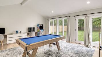 House (5 Bedrooms) | Interior